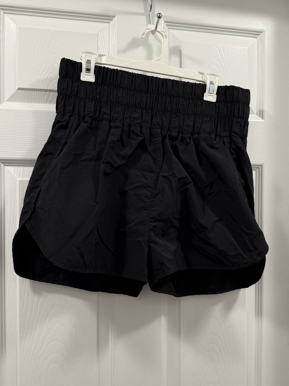 Zenana Women's Black Elastic-Waist Crinkle Athletic Shorts size 2x